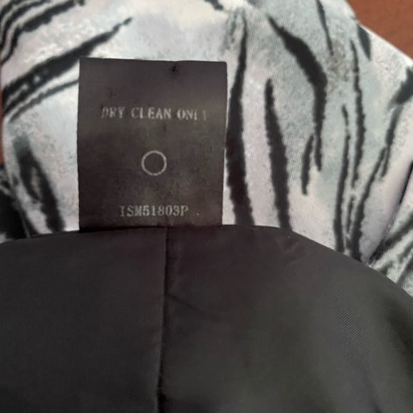 Black, gray & white design front zip lightweight jacket - Picture 8 of 8